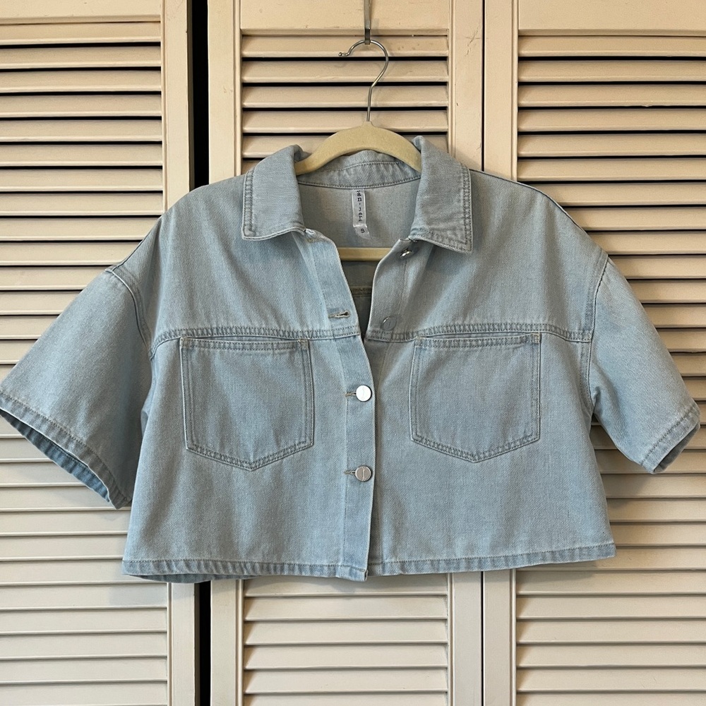 Short Sleeve Denim Collared Shirt